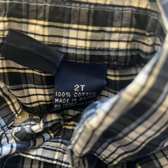 Toddler Boys Button Up Shirt | 2t - Picture 2 of 2